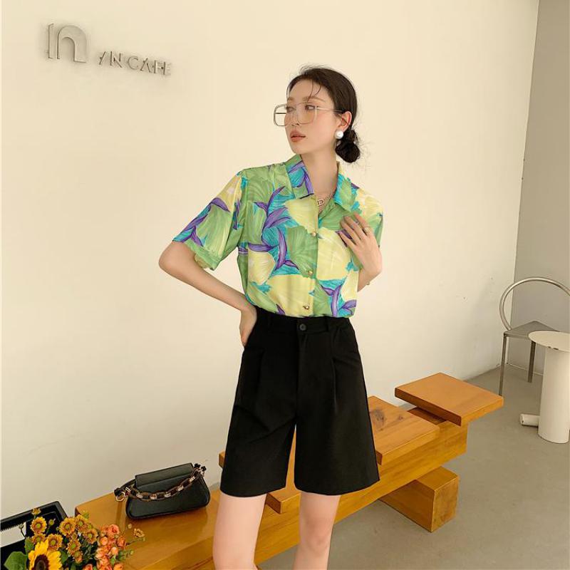 mvrsgreen alt black girl going out?classic style women edgy style church outfit brunch outfit cute spring outfits Green Floral Shirt For Women Short Sleeve Hawaiian Button Up Collared Shirt Loose Summer Top And Blouses Fashion