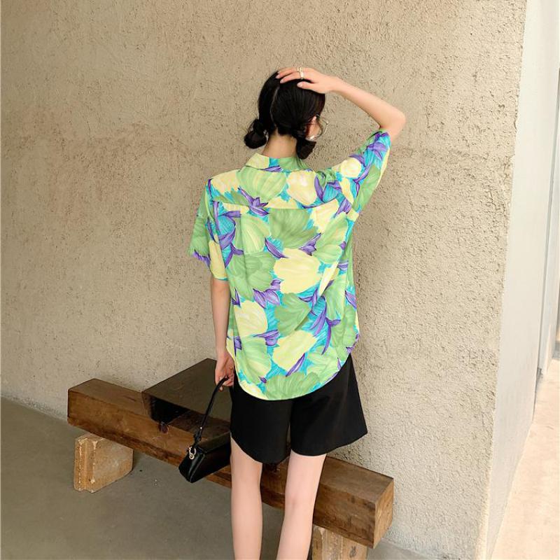 mvrsgreen alt black girl going out?classic style women edgy style church outfit brunch outfit cute spring outfits Green Floral Shirt For Women Short Sleeve Hawaiian Button Up Collared Shirt Loose Summer Top And Blouses Fashion