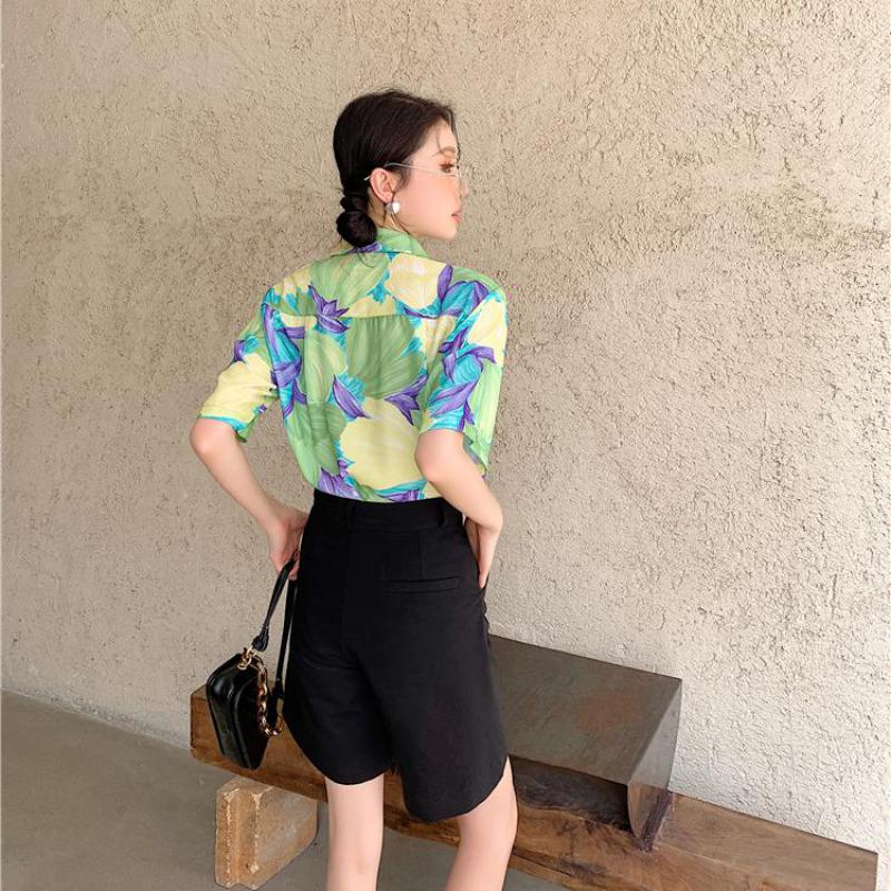 mvrsgreen alt black girl going out?classic style women edgy style church outfit brunch outfit cute spring outfits Green Floral Shirt For Women Short Sleeve Hawaiian Button Up Collared Shirt Loose Summer Top And Blouses Fashion